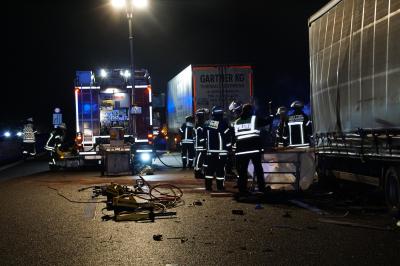 Friolzheim: schwerer Lkw Unfall mit toedlichem Ausgang